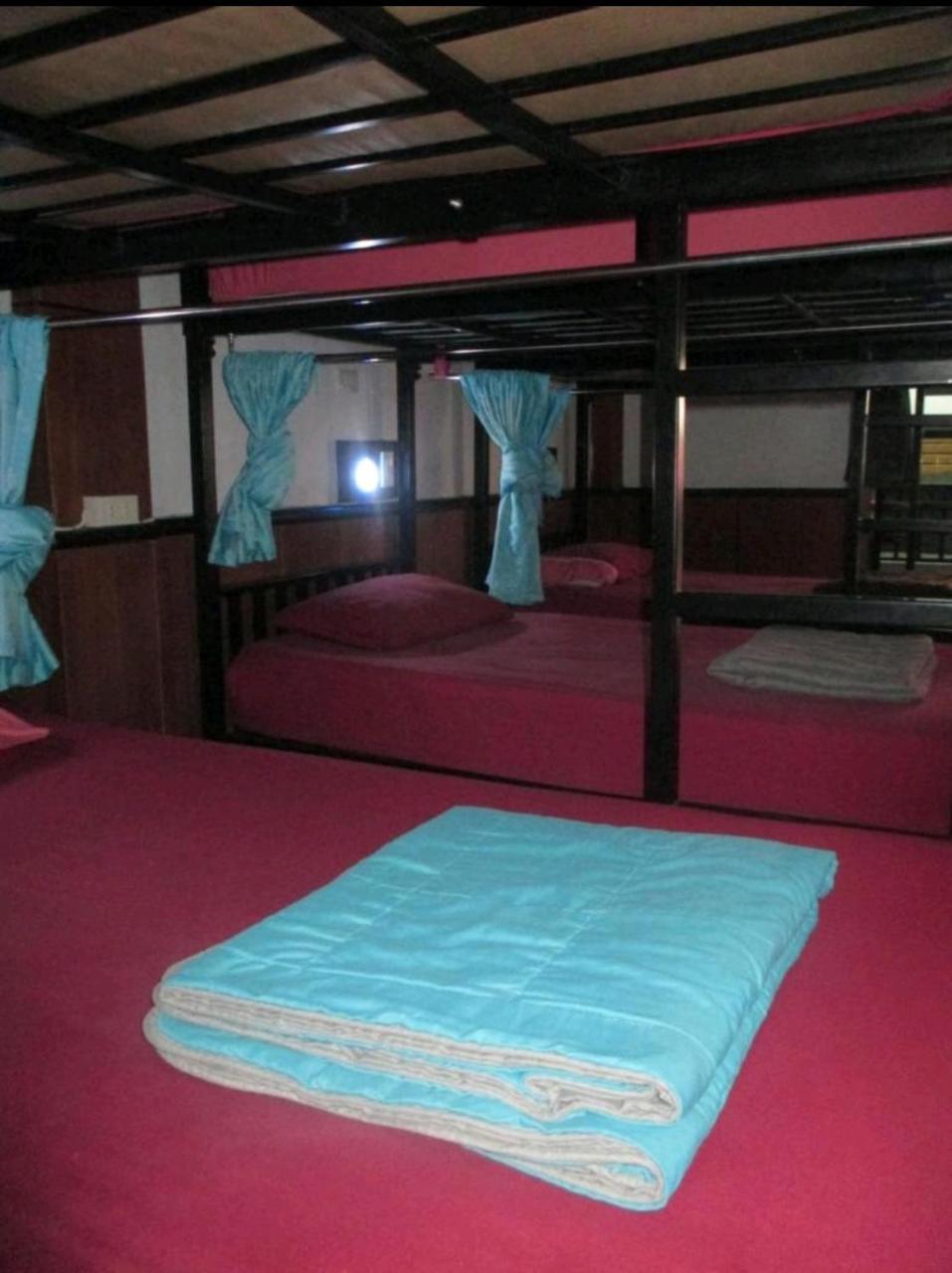 Neverland Dorm Phi Phi Don Exterior photo